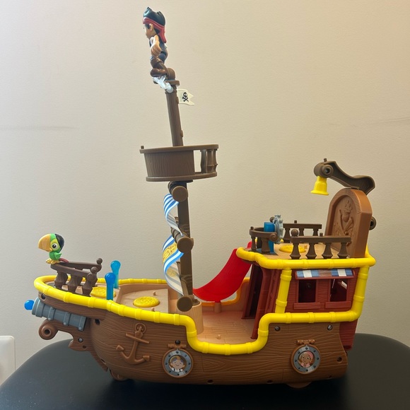 Collectable Fisher-Price Disney's Jake and The Never Land Pirates Jake's Musical - Picture 4 of 10